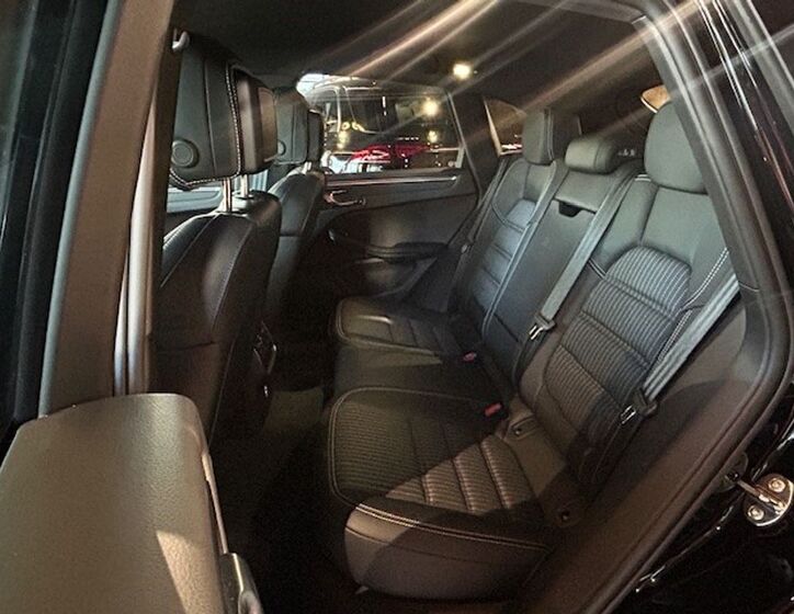 Porsche Macan 8