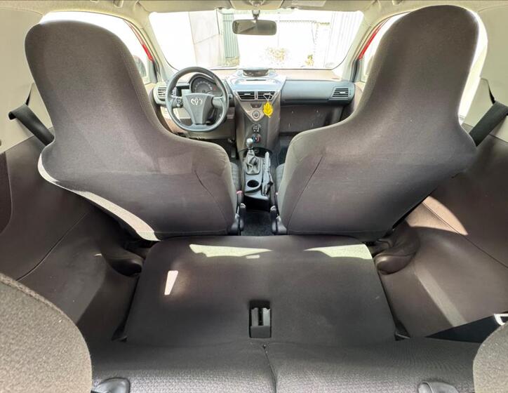 Toyota iQ 13