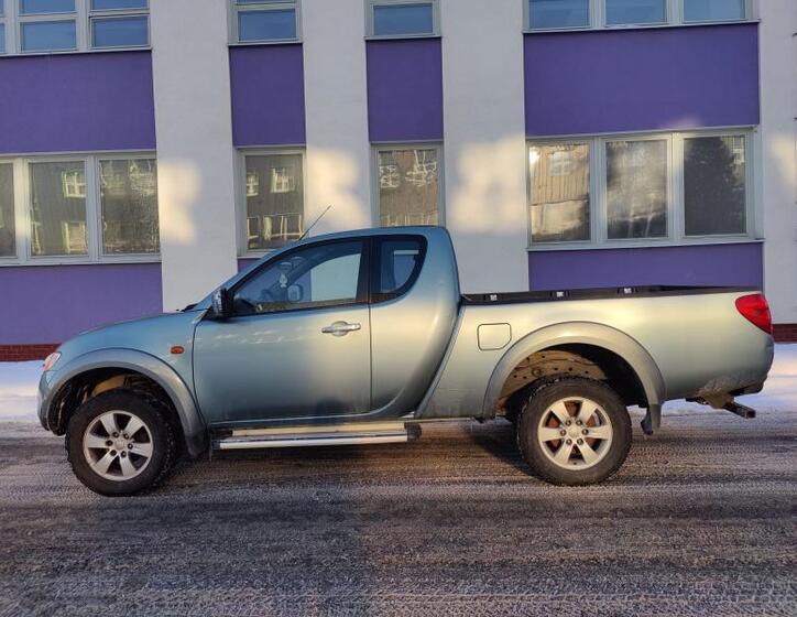 Mitsubishi L200 2