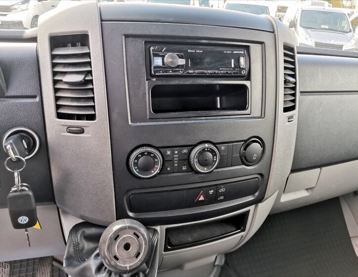 Volkswagen Crafter 9