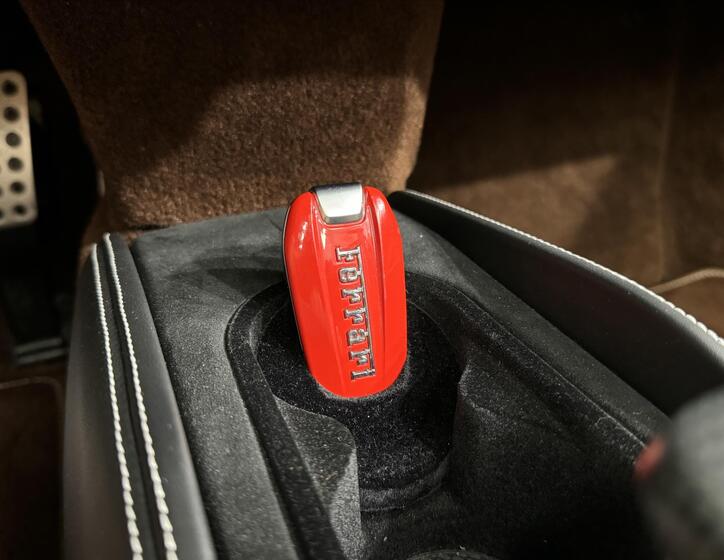 Ferrari F8 32