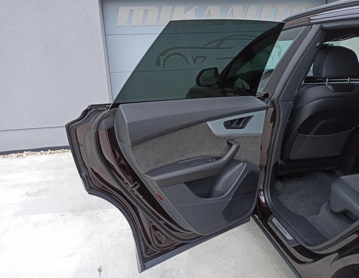 Audi Q8 25
