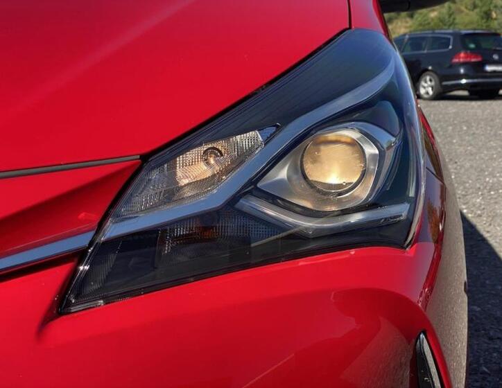 Toyota Yaris 8