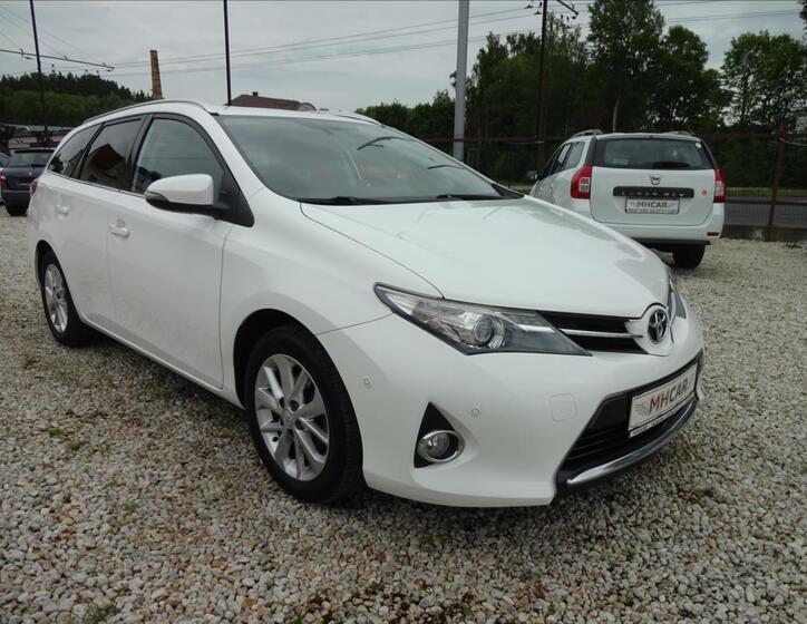Toyota Auris 9