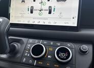 Land Rover Defender 23