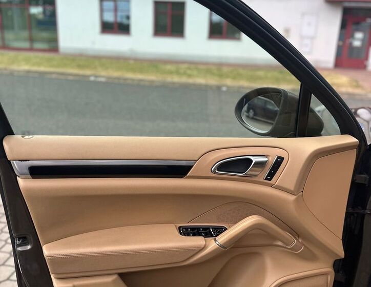 Porsche Cayenne 11