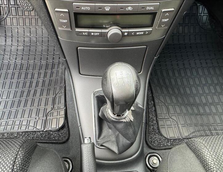Toyota Avensis 17