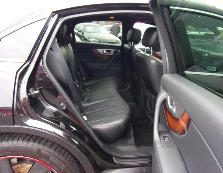 Infiniti FX30 11