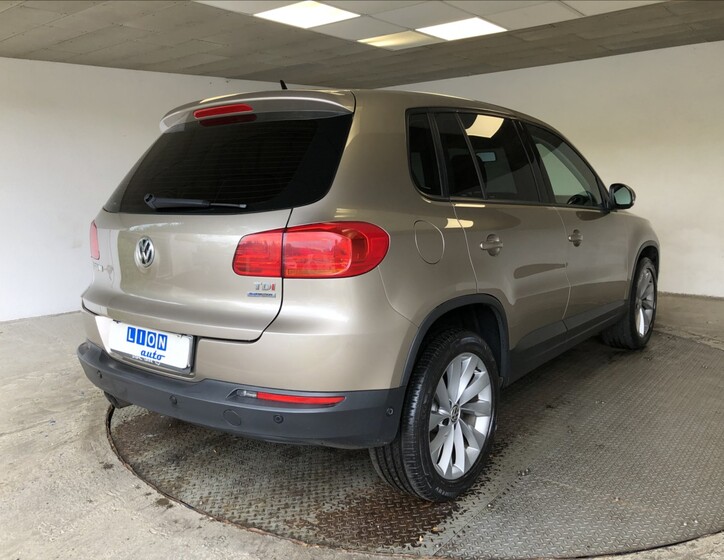 Volkswagen Tiguan 7