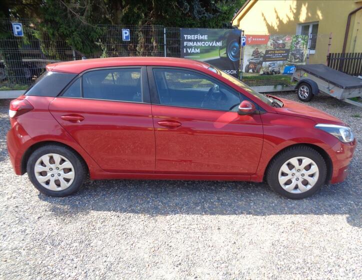 Hyundai i20 8