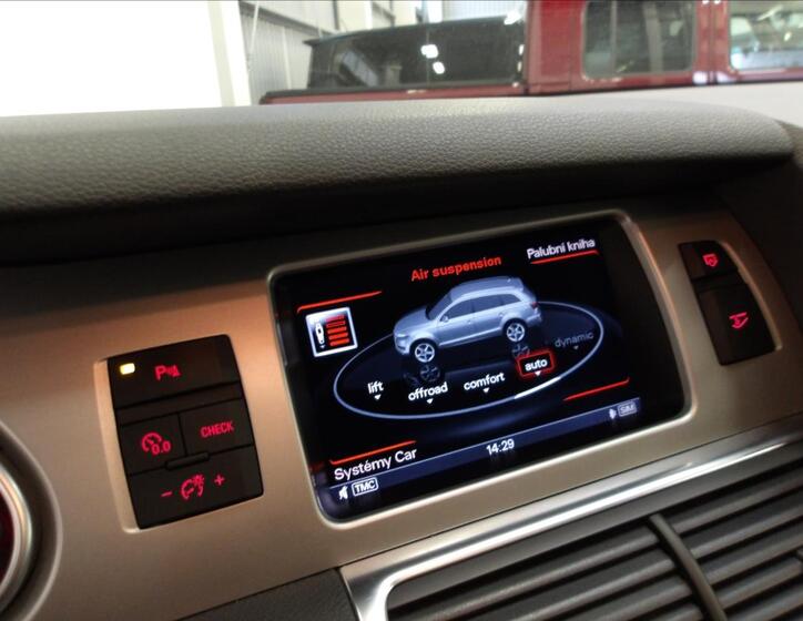 Audi Q7 8
