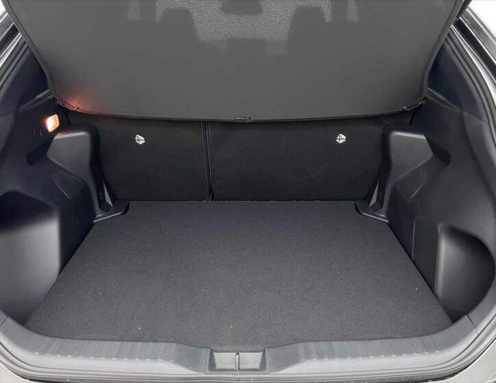 Toyota Yaris Cross 13