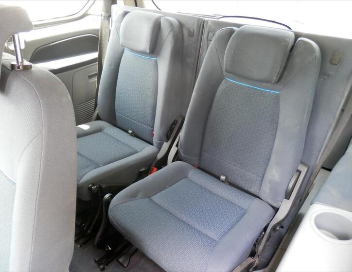 Ford Galaxy 18