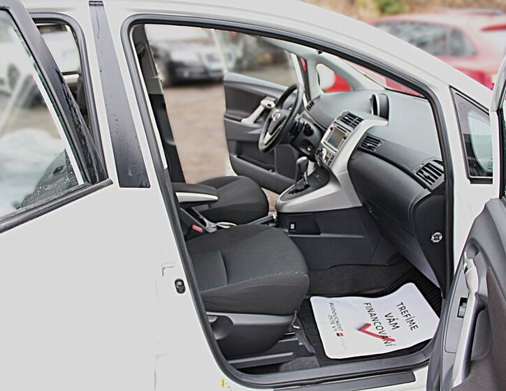 Toyota Verso 15