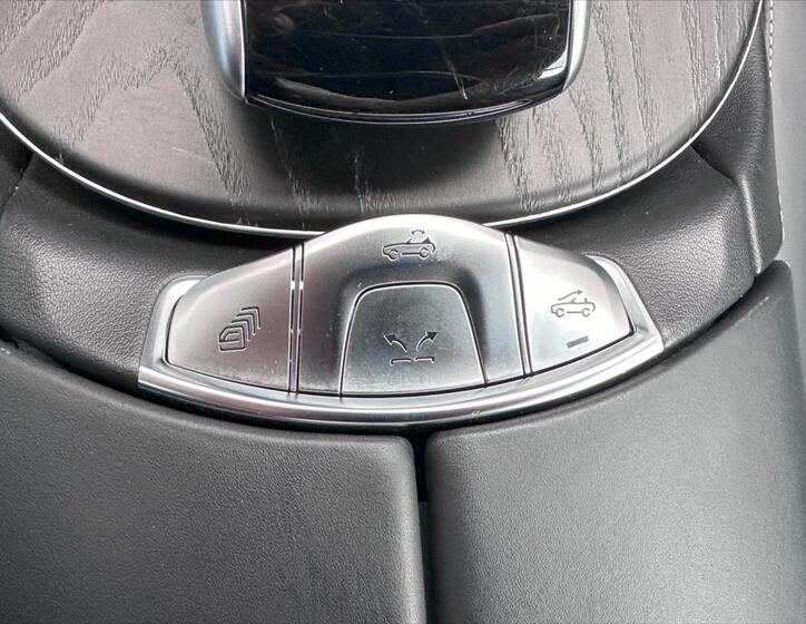 Mercedes-Benz Třídy E 33