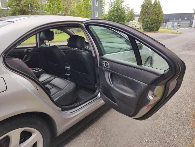 Peugeot 607