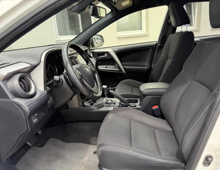 Toyota RAV4 8