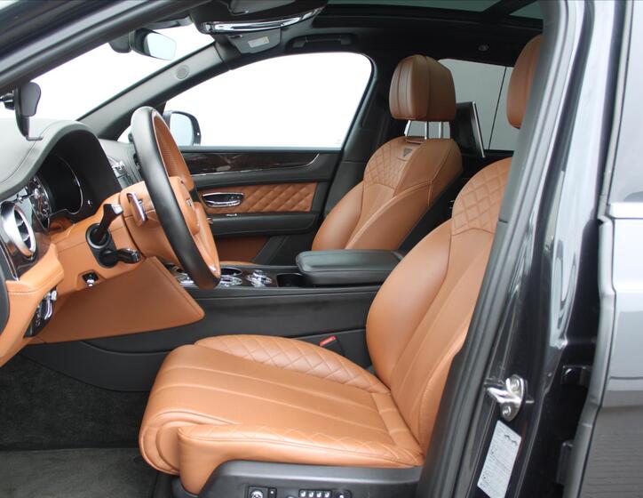 Bentley Bentayga 10