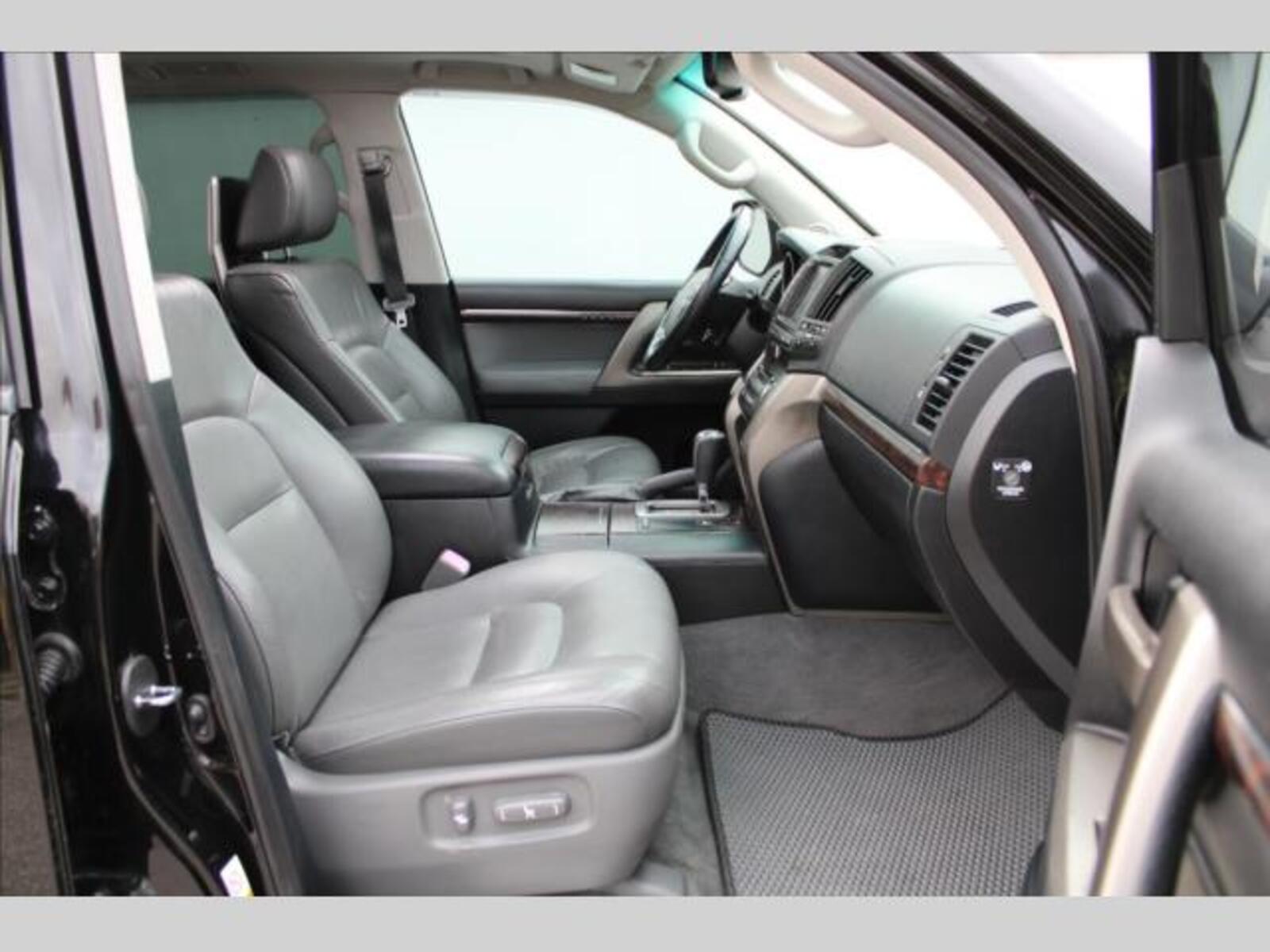 Toyota Land Cruiser 34