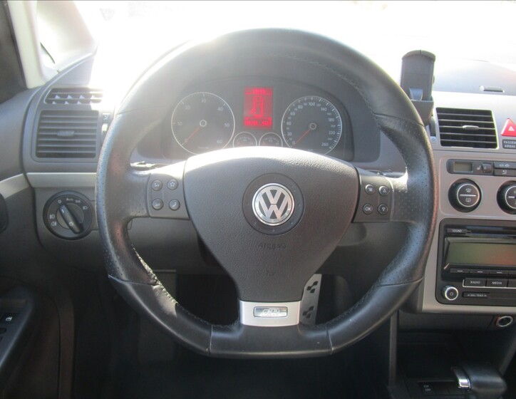 Volkswagen Touran 8