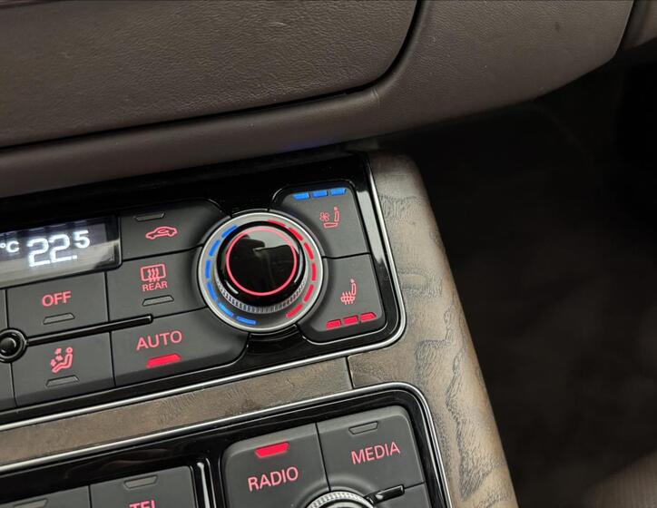 Audi A8 30