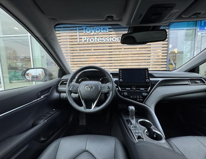 Toyota Camry 5