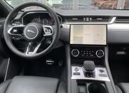 Jaguar F-Pace 17