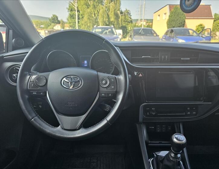 Toyota Auris 13