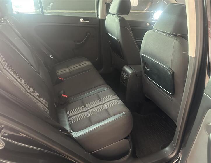 Volkswagen Golf 16