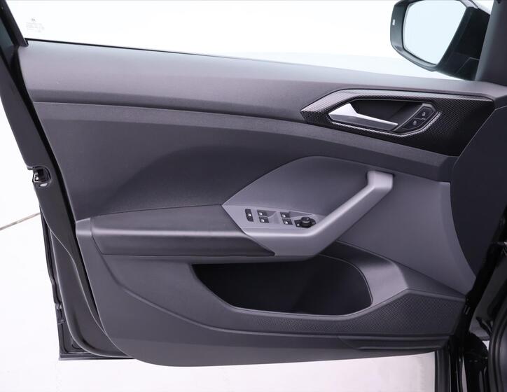 Volkswagen T-Cross 11