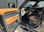 Land Rover Defender 10