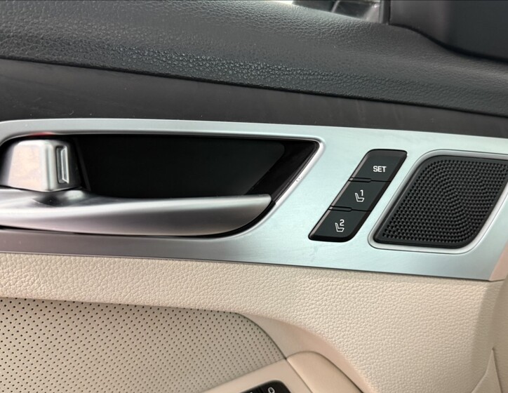 Hyundai Genesis 22