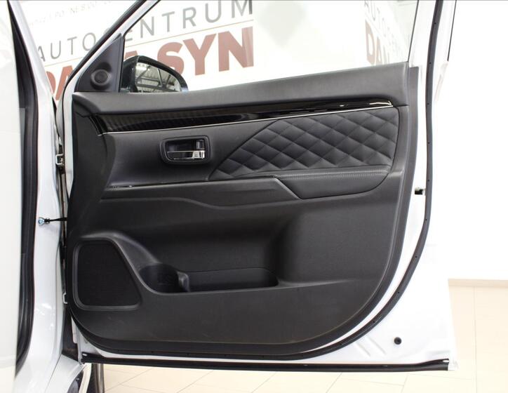 Mitsubishi Outlander 11