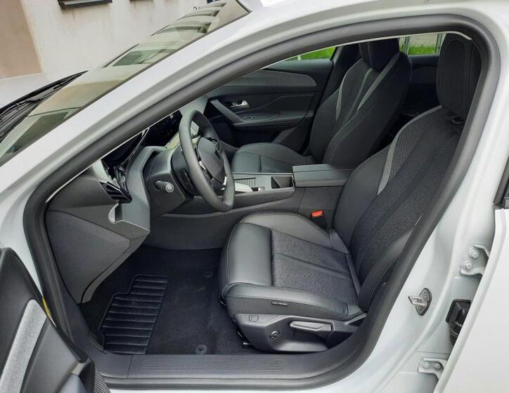 Peugeot 408 12