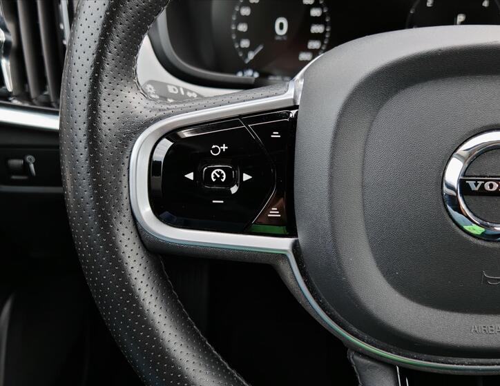 Volvo V90 24