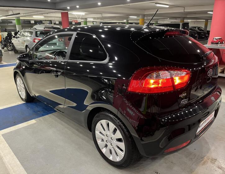 KIA Rio 4