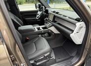 Land Rover Defender 22