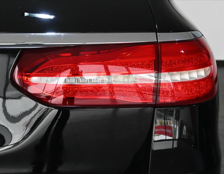 Mercedes-Benz Třídy E 33