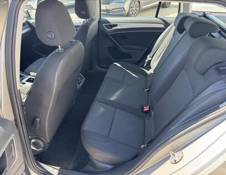 Volkswagen Golf 13
