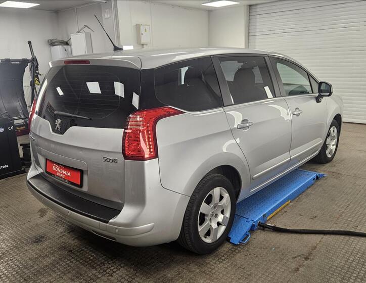 Peugeot 5008 4