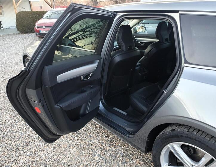 Volvo V90 13