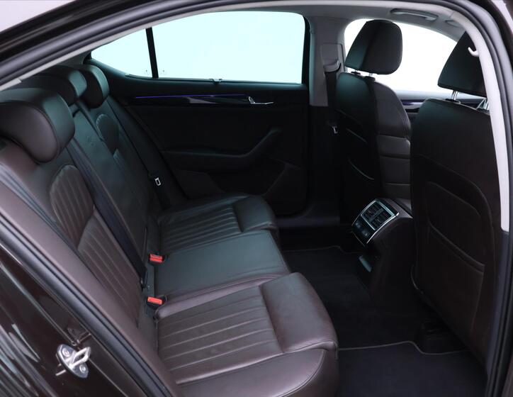 Škoda Superb 13