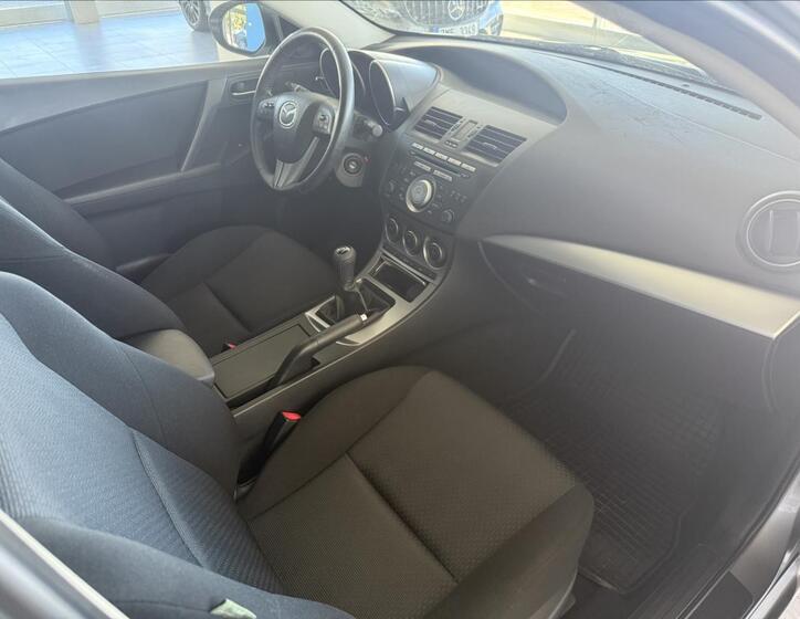 Mazda 3 8