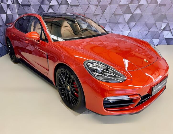Porsche Panamera 4