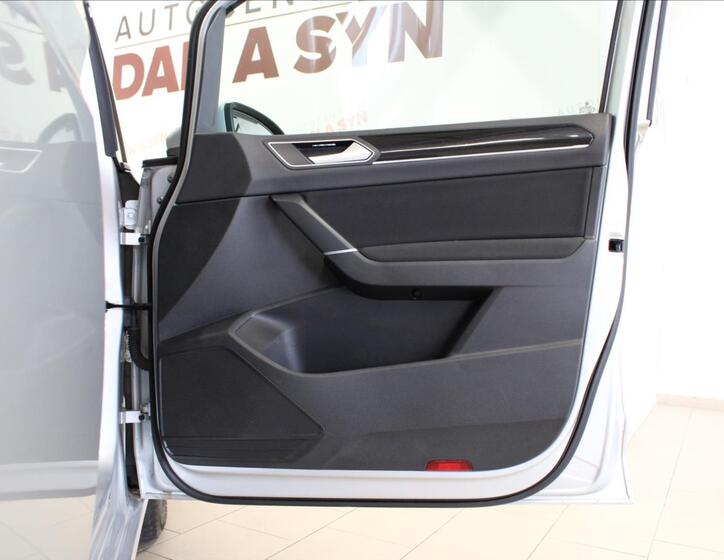 Volkswagen Touran 11