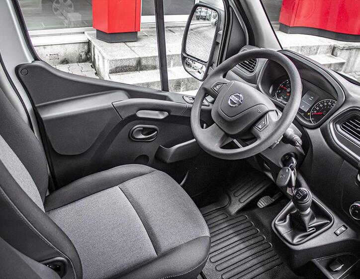 Nissan NV400 27