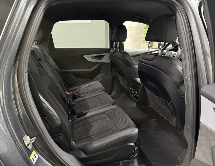 Audi Q7 24