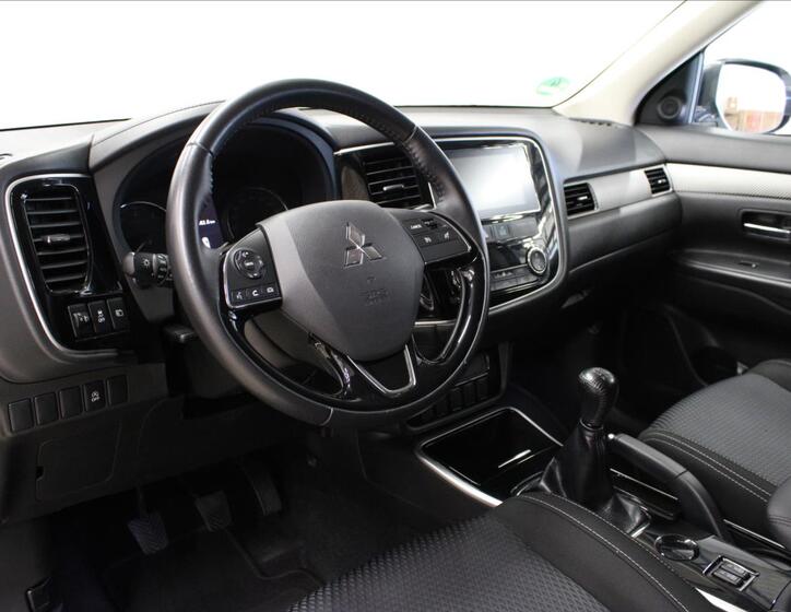 Mitsubishi Outlander 10