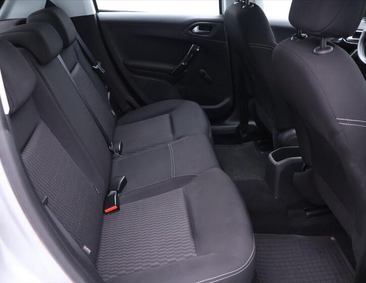 Peugeot 208 15