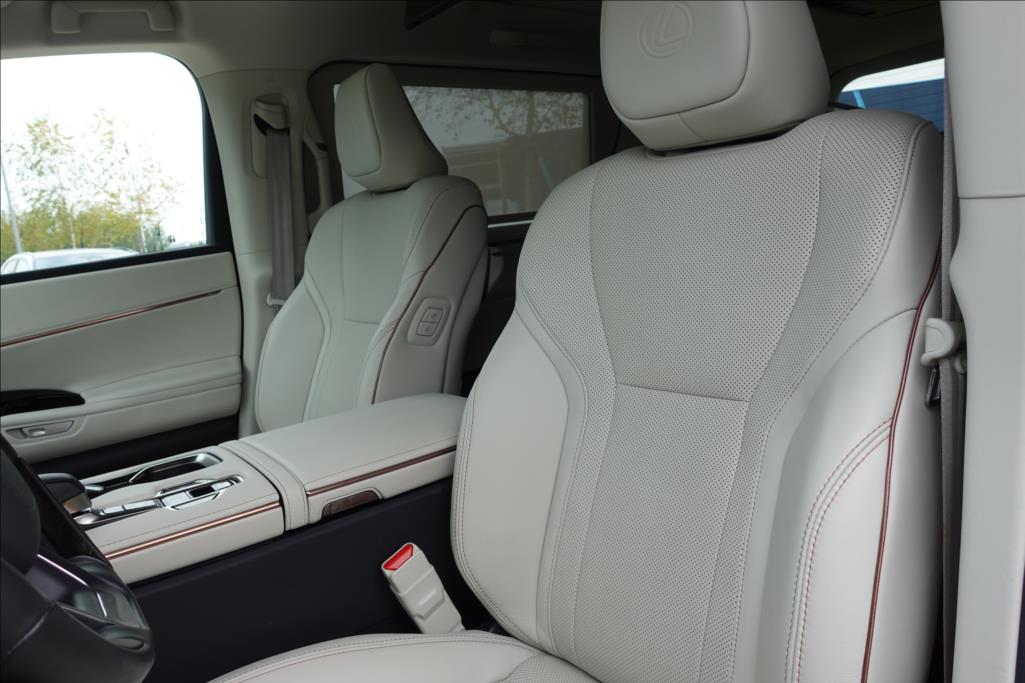 Lexus LM 350h